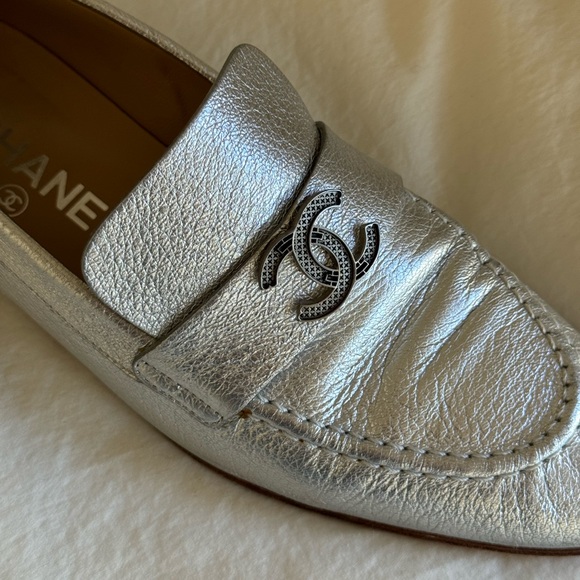 Chanel Silver Laminated Crackled Goatskin Loafers - Picture 3 of 8